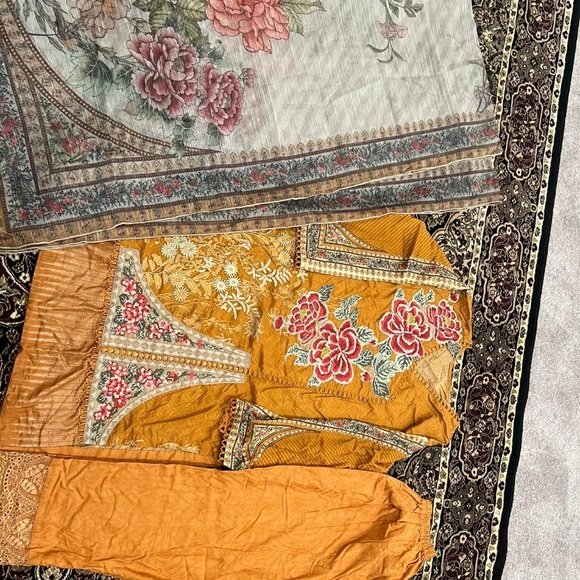 New 3 piece Laxauary Lawn Salwarkameez xl embodied - Picture 6 of 10